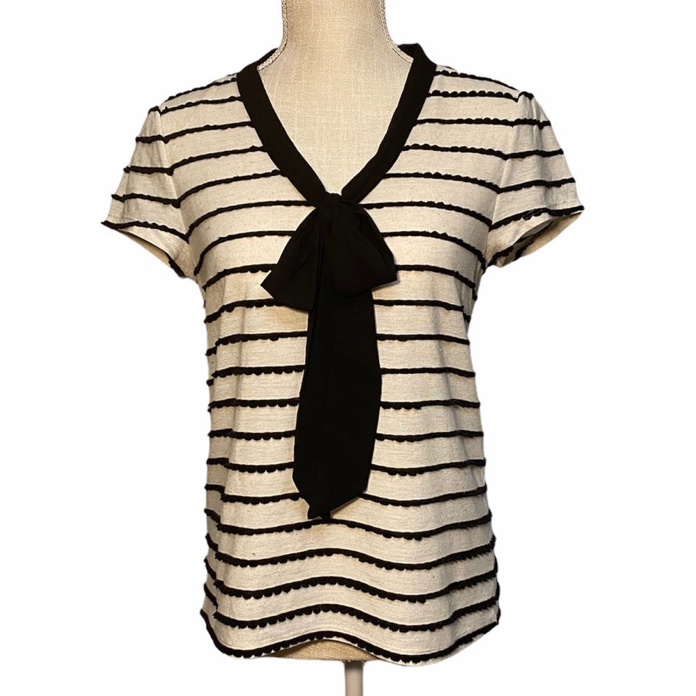 Elle Short Sleeve Off-White & Black Blouse w Bow
